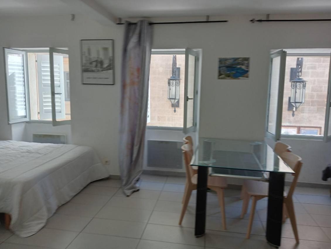 T1 Vieux Port Opera Apartment มาร์กเซย ภายนอก รูปภาพ
